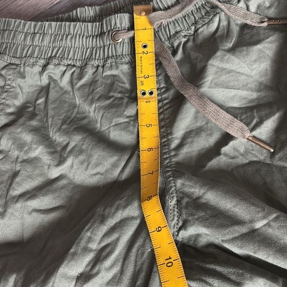 Joe Fresh Green Capris - Picture 7 of 11